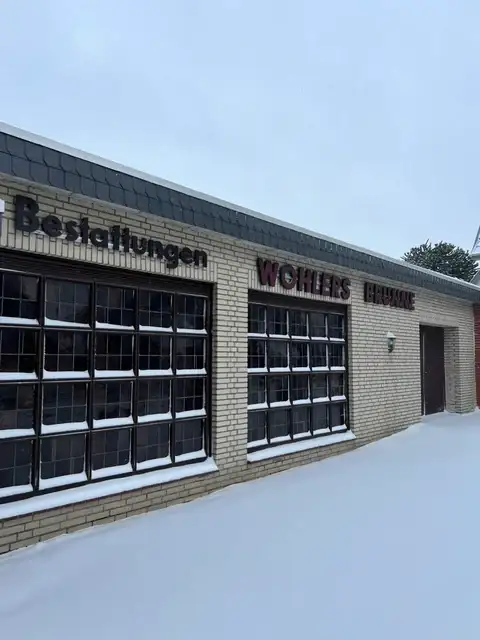 Das Haus des Bestattungsinstituts Wohlers-Brunne in Weyhe-Leeste an einem Wintertag